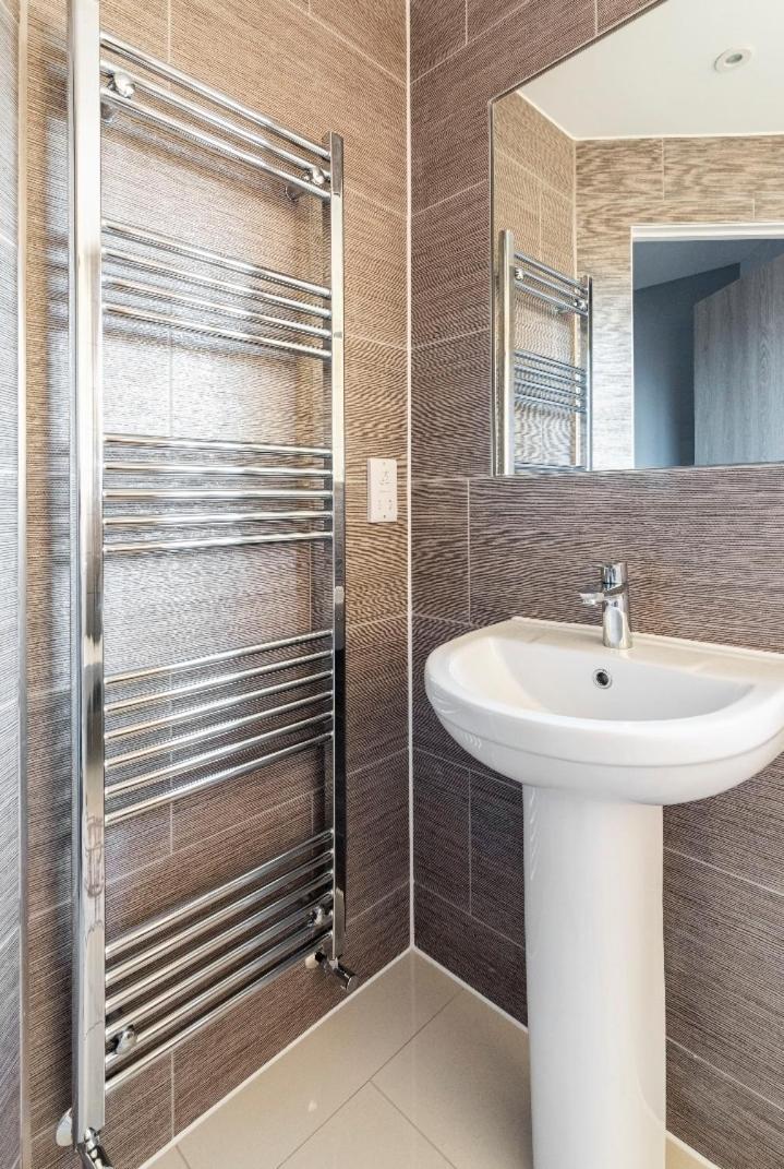 Luxury House 4 Ensuite Bedrooms, Free Parking ,Wifi 牛津 外观 照片
